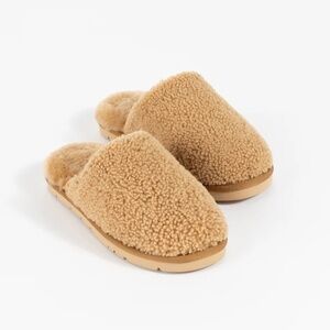 Cozy Earth Puffy Sheep Slippers in Fawn size 9